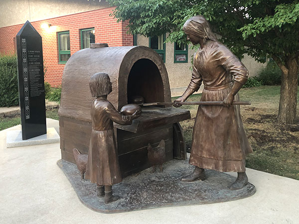 Ukrainian Pioneer Women Monument