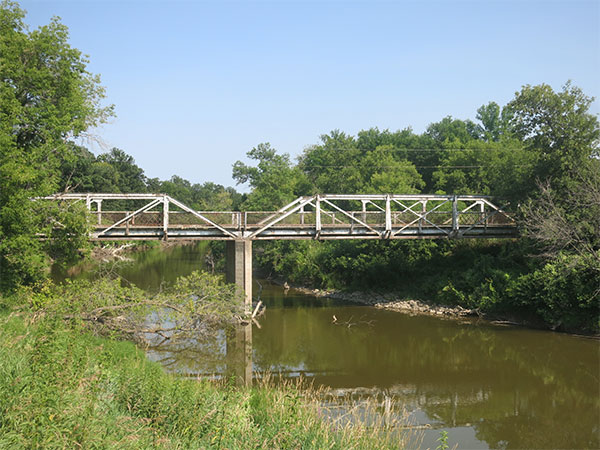 Steel pony truss bridge over the Valley River