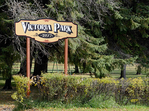 Entrance sign for Victoria Park