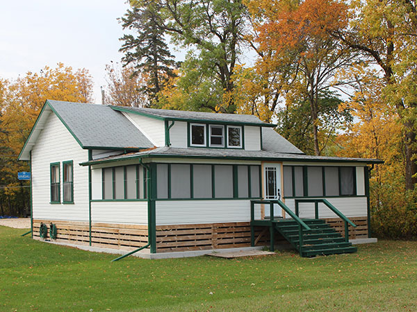 Warters Cottage facing Lake Winnipeg