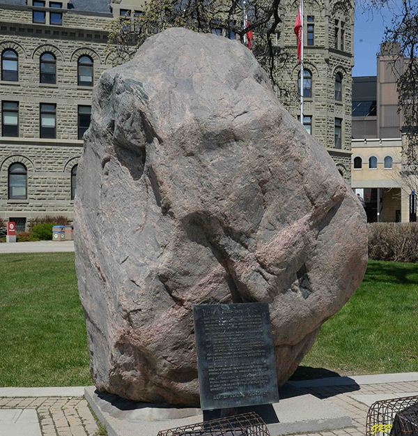 Granite boulder from Lake Agassiz and plaque used to commemorate the centenary of the University of Manitoba in 1971