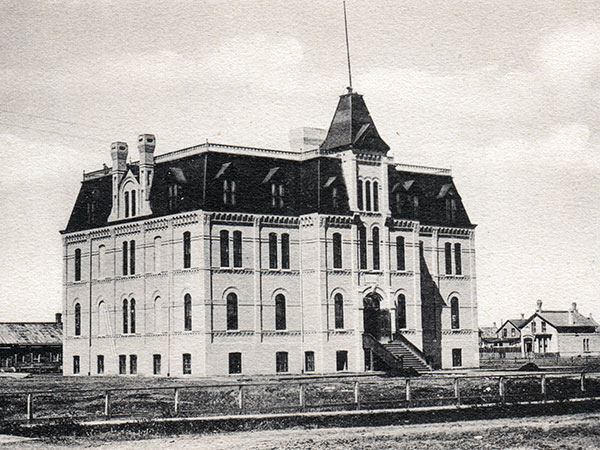 Postcard view of the Winnipeg Collegiate Institute