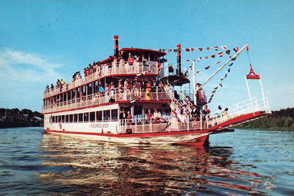 Postcard view of the Paddlewheel Queen with its third promenade deck