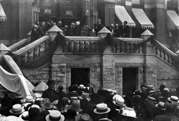 James J. Hill greets his old friend Donald A. Smith on the steps of the Winnipeg City Hall, August 1909, while mayor Sanford Evans and other dignitaries look on.
