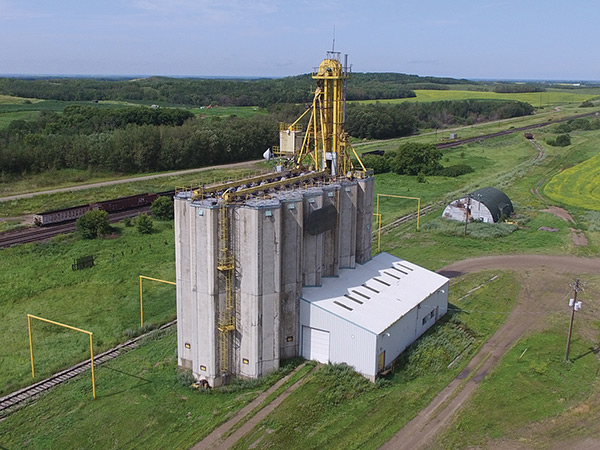 An experimental elevator built at Quadra using pre-cast concrete panels (top, 1979) is still in use for grain storage (bottom, 2016).