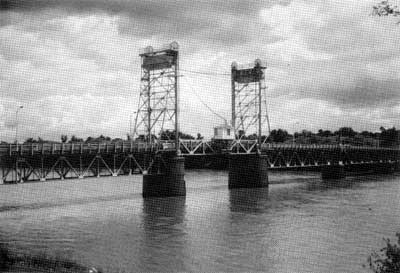 Lift bridge on the Red River at Selkirk.