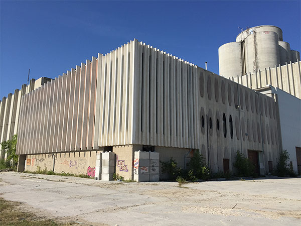 Abandoned offices of the former Inland Cement plant