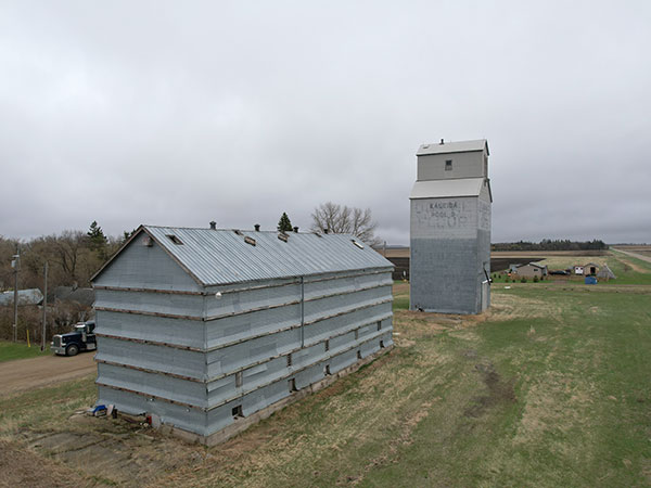 Aerial view of the former Manitoba Pool grain elevator B and balloon annex at Kaleida