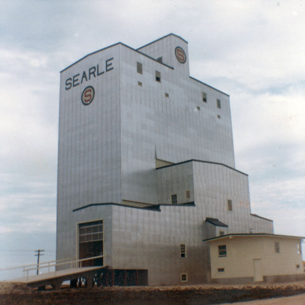 Historic Sites of Manitoba: Searle Grain Elevator / Manitoba Pool Grain  Elevator (Deacon South / Mile 142.4, RM of Springfield)