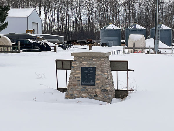 Vista School commemorative monument