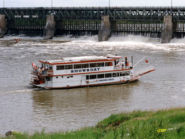 Paddlewheel Princess in the Red River downstream of the St. Andrews Lock and Dam